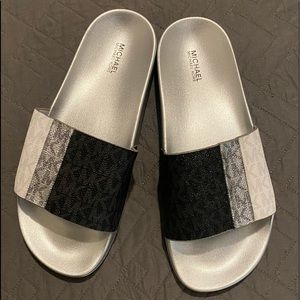 New Michael Kors Eva size 8 slides sandals